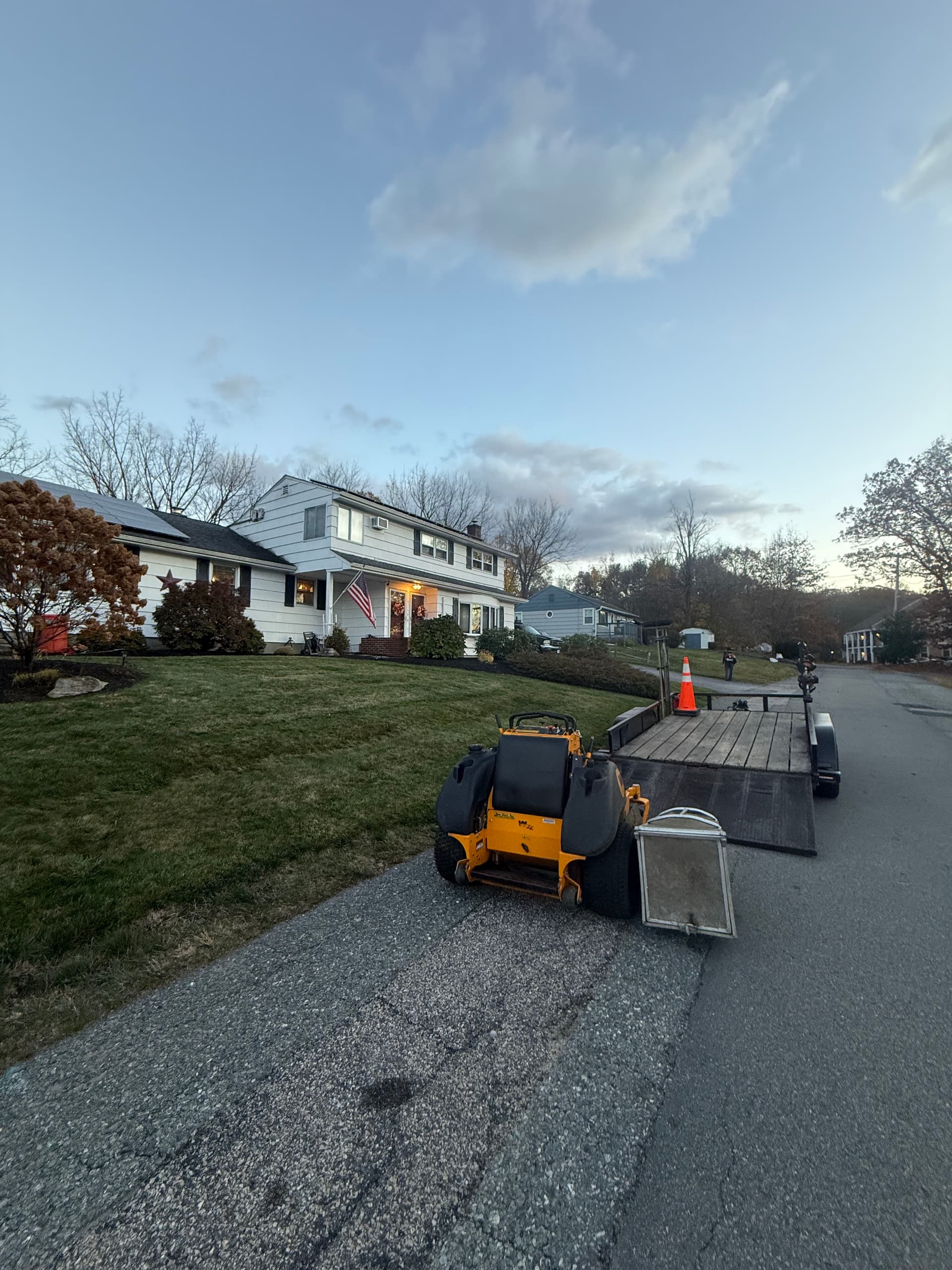 Gallery photos for Achieving Pristine Lawns with Our Weekly Lawn Maintenance: Image #1